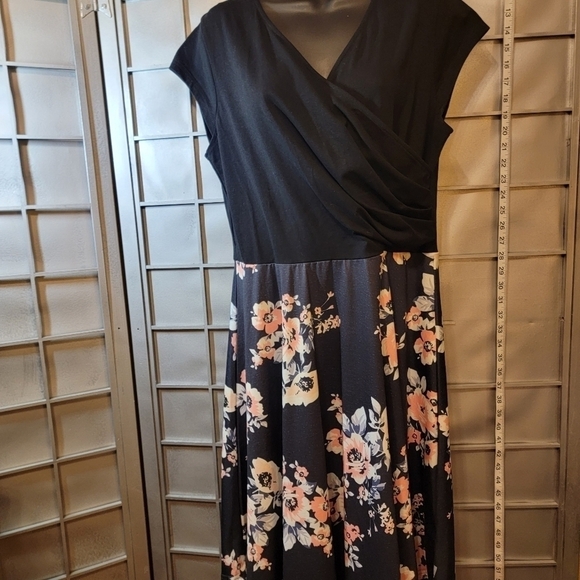 NWT Messic XXL, fits like a LARGE. Dress - Picture 1 of 8